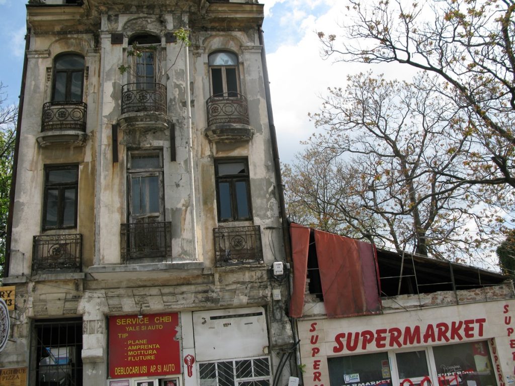 Sancțiuni pentru proprietarii care nu îşi întreţin clădirile monument istoric