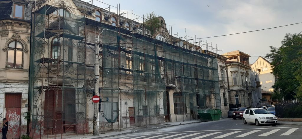 O veste bună: a început renovarea clădirii Baia Griviţa