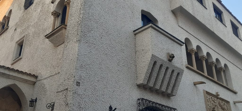 Trei case în stil maur pe Strada Paris