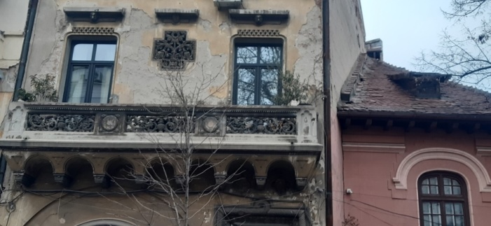 Greşeli la reabilitarea caselor vechi: două case frumoase pe strada Popa Tatu