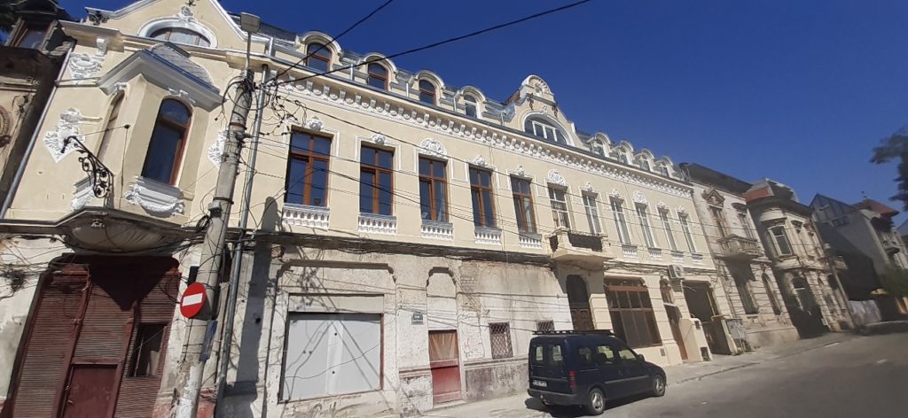 Grivița, ultima baie publică din București nu mai e publică. Stabilimentul în care-și spălau bucureștenii “murdalâcul” a fost retrocedat cu tot cu istoria lui extraordinară