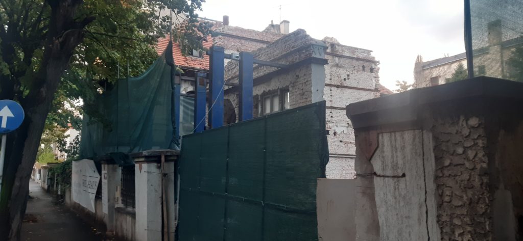 Noi tertipuri ale dezvoltatorilor imobiliari folosite pentru demolarea caselor vechi