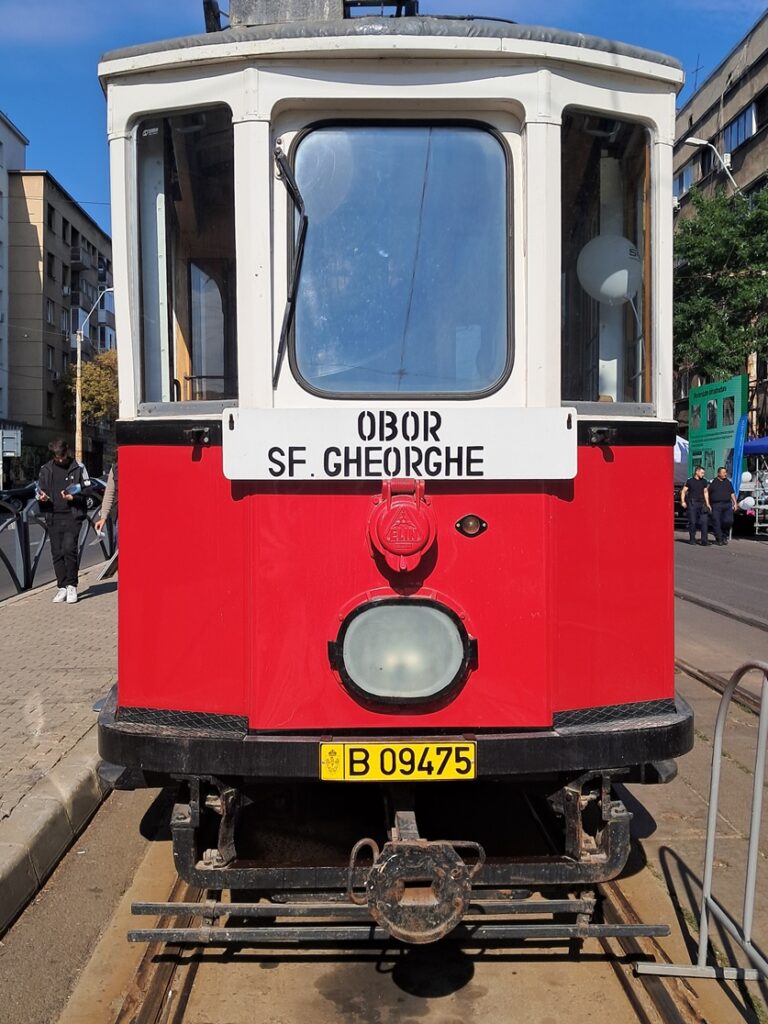 Festival de vehicule retro în centrul Capitalei