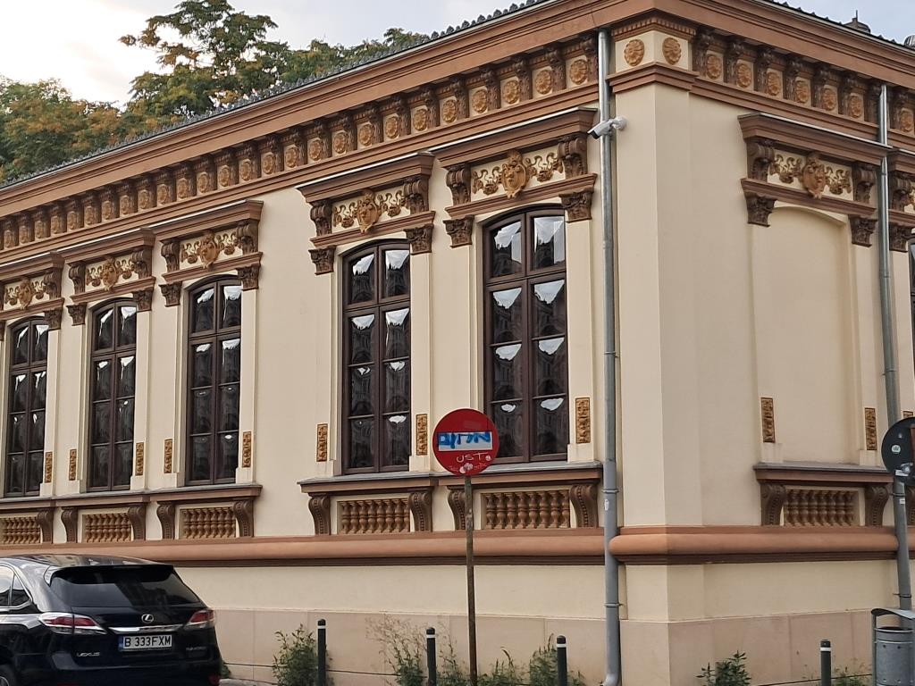 O renovare ca la carte a unei case istorice plus o colecție impresionantă de tablouri a unui mare maestru interbelic