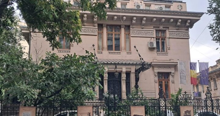 O frumoasă casă de început de secol XX  în cel mai desăvârșit stil eclectic