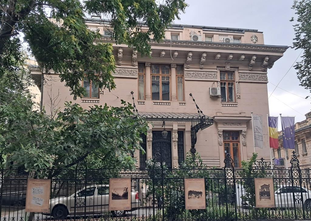 O frumoasă casă de început de secol XX  în cel mai desăvârșit stil eclectic