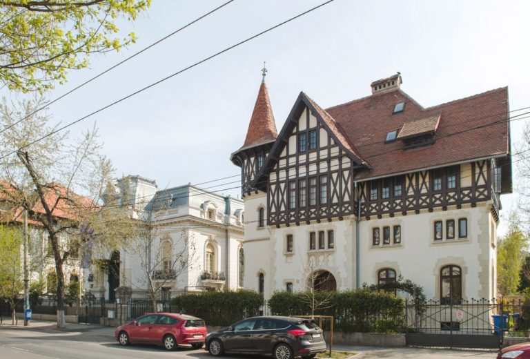 Casele vechi și politica economică